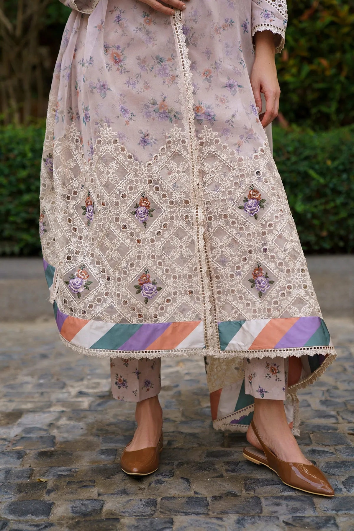 EMBROIDERED PRINTED LAWN UF-590