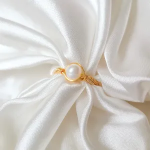 Minimal Pearl Wire Ring